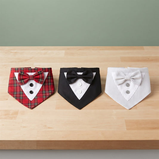 Bandana smoking pour chien écossais rouge, noir et blanc rayé, avec plastron blanc et nœud papillon